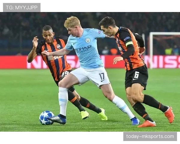 德布劳内在关键战役中的竞技表现与核心作用解析