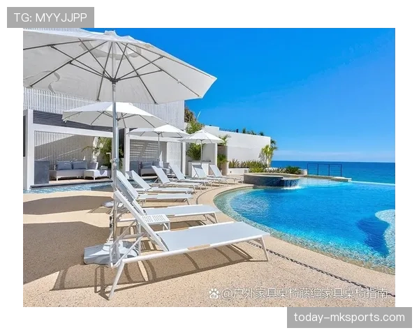 我靠，瑞安·洛赫特泳池边那张躺椅看着比我整套公寓还贵