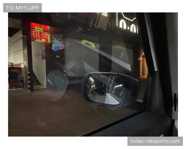 武磊饭后豪车就换最新款，普通人只能看车窗反光了吧？