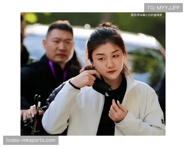陈梦训练完直接啃鸡腿，这自律和放纵的切换也太真实了